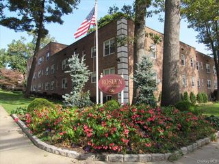 14 Edwards Street 2A, Roslyn, NY 11577
