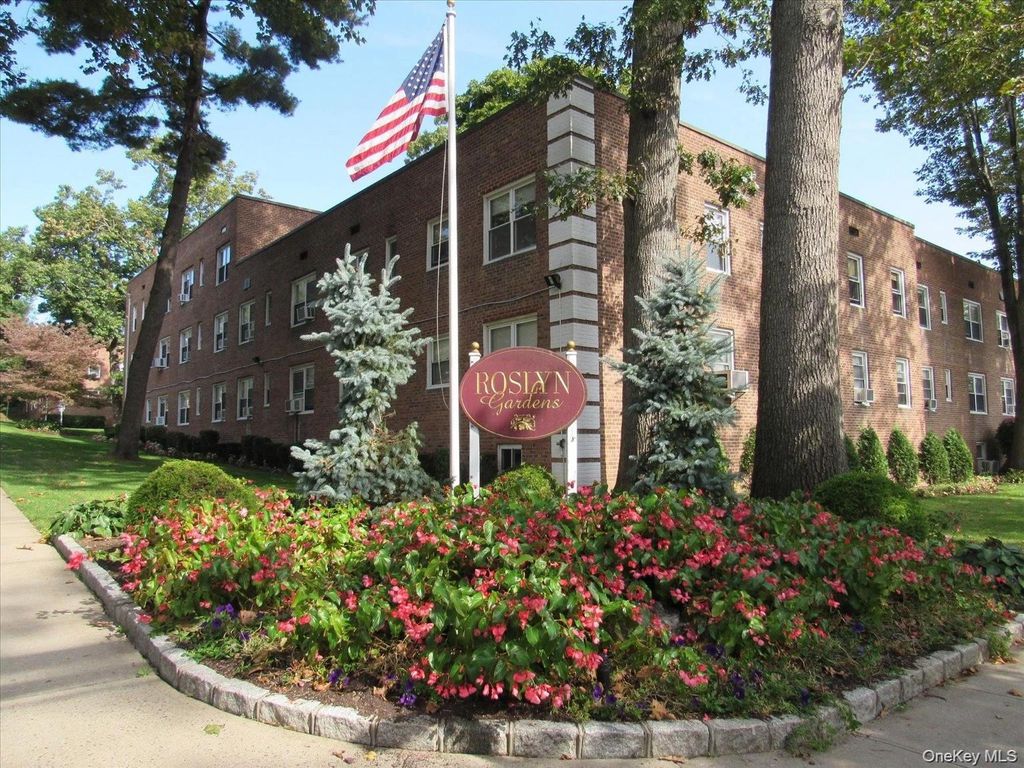 14 Edwards Street 2A, Roslyn, NY 11577