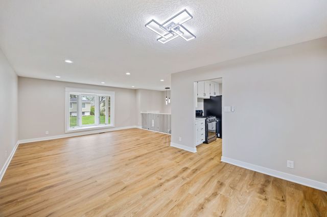 9128 Woodmayr Drive, Norwalk, IA 50211