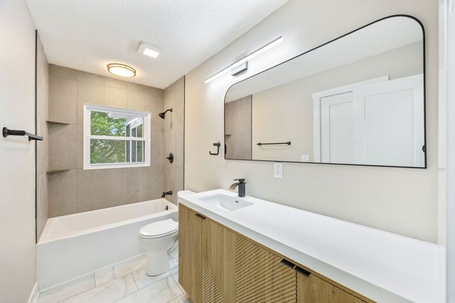 9128 Woodmayr Drive, Norwalk, IA 50211