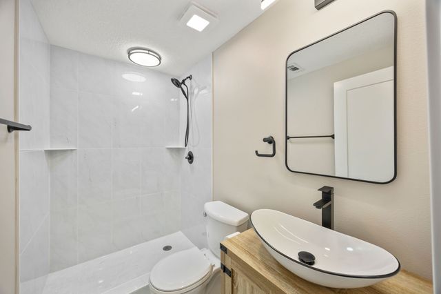 9128 Woodmayr Drive, Norwalk, IA 50211