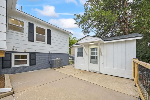 9128 Woodmayr Drive, Norwalk, IA 50211