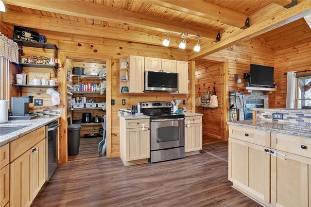 3799 Indiana Road, Pomona, KS 66076