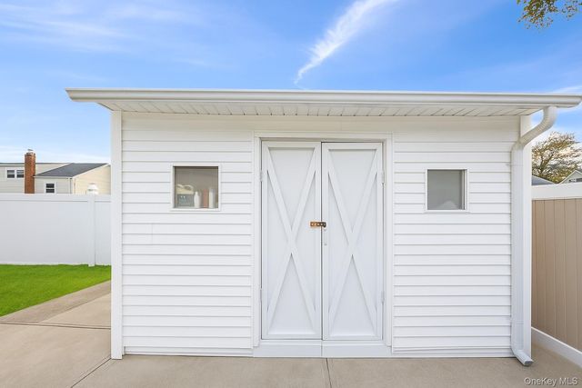 1012 N Ontario Avenue, Lindenhurst, NY 11757