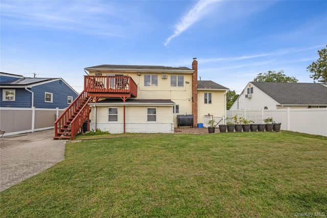 1012 N Ontario Avenue, Lindenhurst, NY 11757