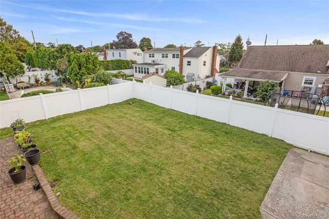 1012 N Ontario Avenue, Lindenhurst, NY 11757