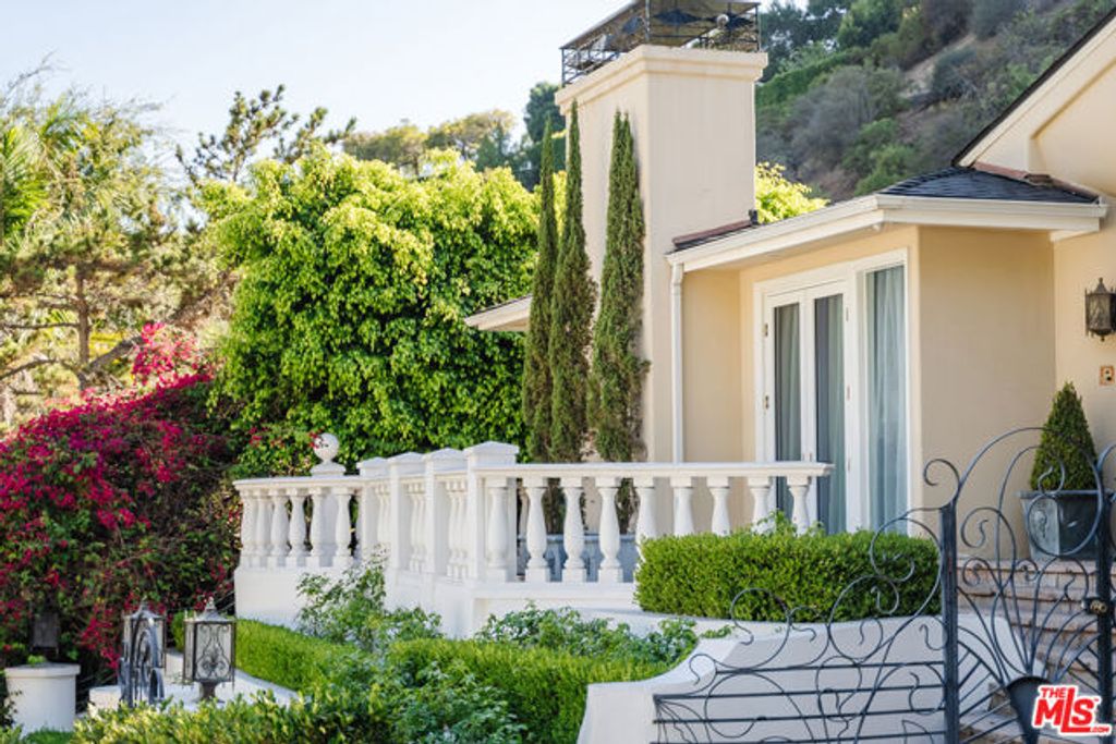 1455 Rising Glen Road, Los Angeles, CA 90069