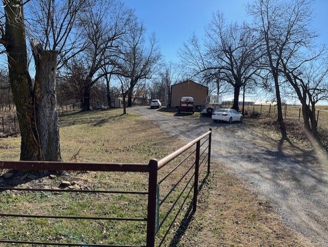 1035 E 1st Avenue, Gentry, AR 72734