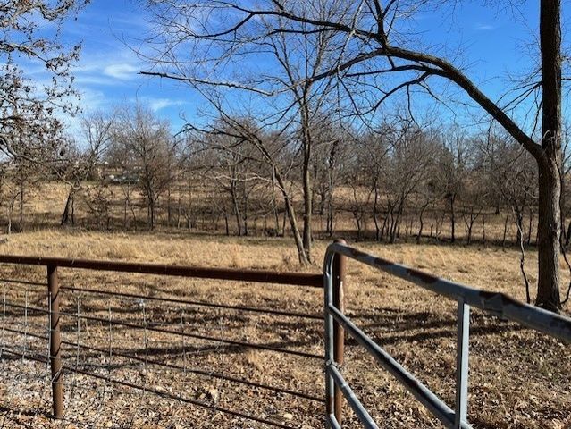 1035 E 1st Avenue, Gentry, AR 72734