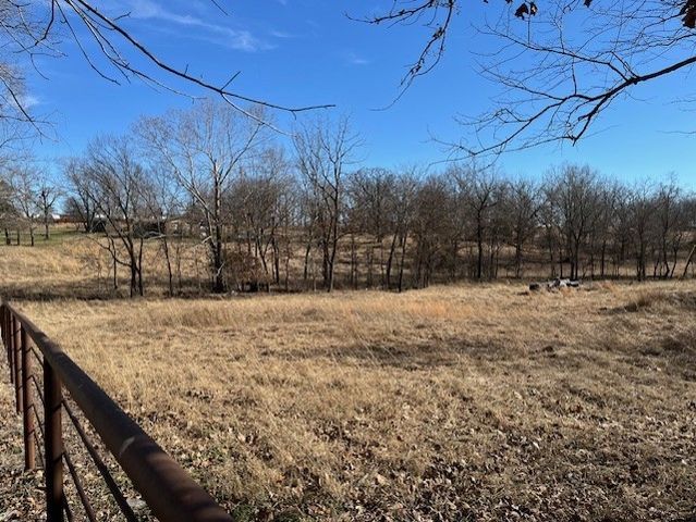 1035 E 1st Avenue, Gentry, AR 72734