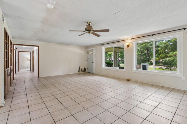 162 Indian Oak DR, Bastrop, TX 78602