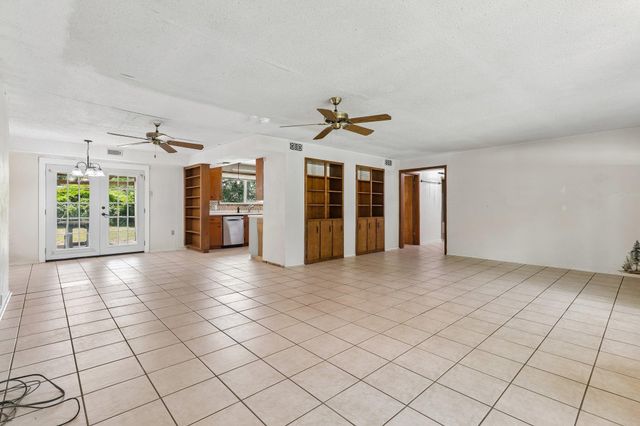 162 Indian Oak DR, Bastrop, TX 78602