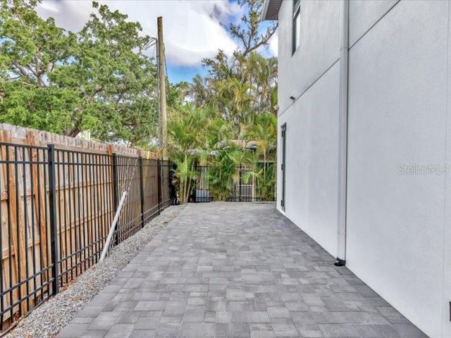 4112 SWIFT RD, Sarasota, FL 34231