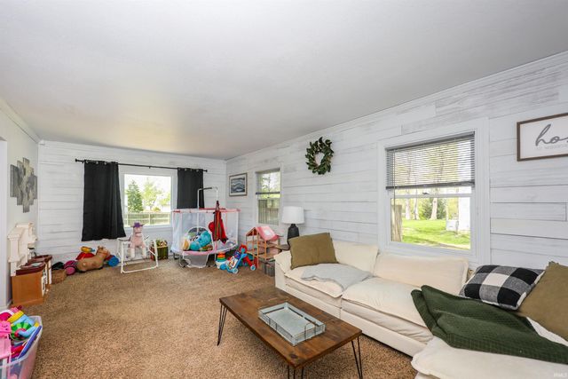 8209 Manor Drive, Fort Wayne, IN 46825