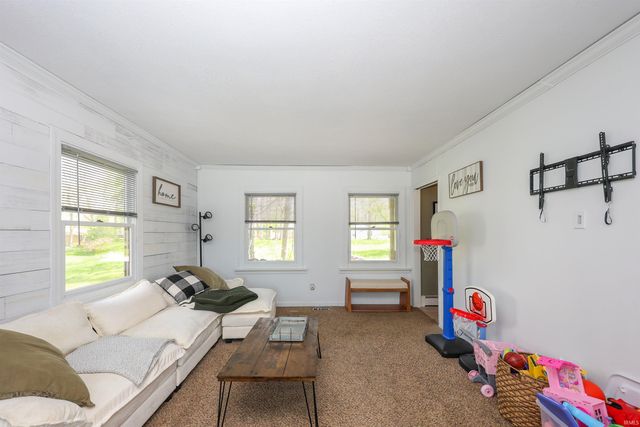 8209 Manor Drive, Fort Wayne, IN 46825