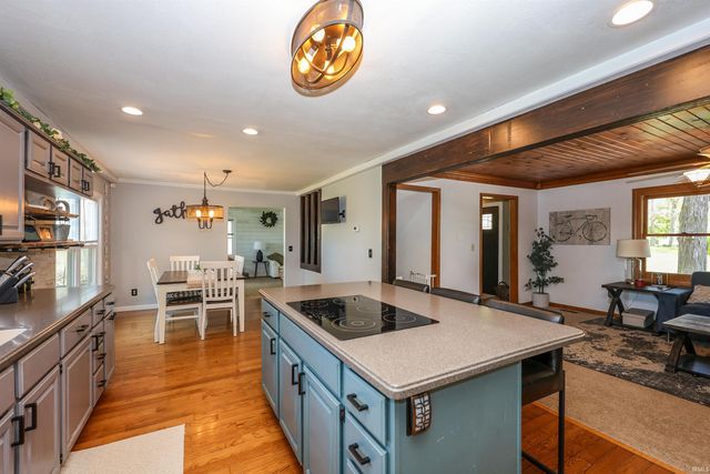 8209 Manor Drive, Fort Wayne, IN 46825