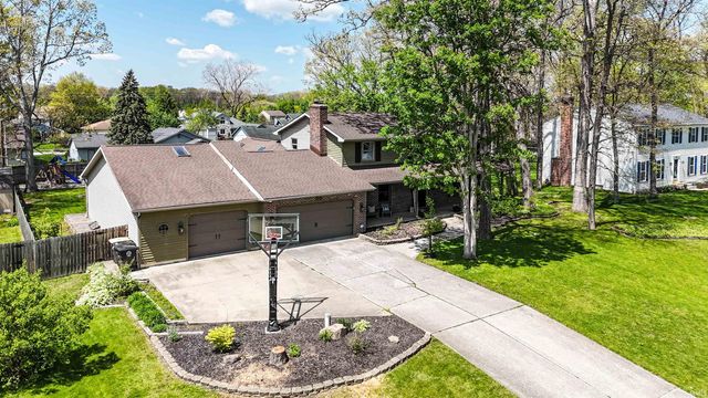 8209 Manor Drive, Fort Wayne, IN 46825