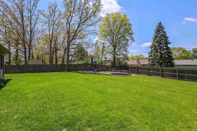 8209 Manor Drive, Fort Wayne, IN 46825