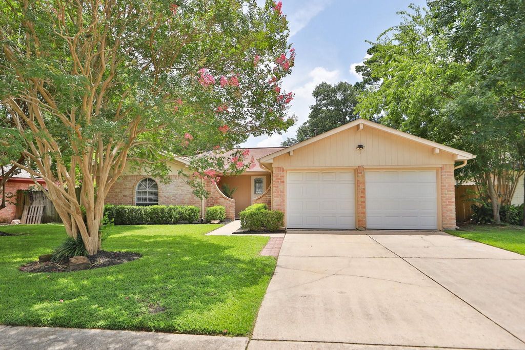 15822 Whipple Tree Drive, Houston, TX 77070