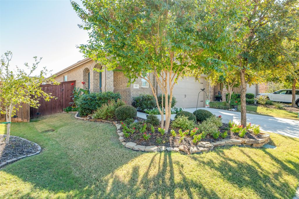 3520 Tulip Drive, Aubrey, TX 76227