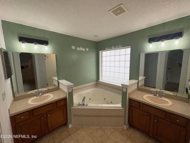 9266 PROSPERITY LAKE Drive, Jacksonville, FL 32244