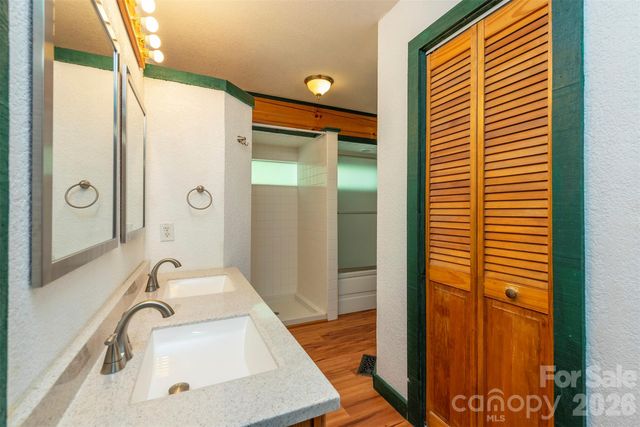 196 Friar Tuck Lane, Maggie Valley, NC 28751