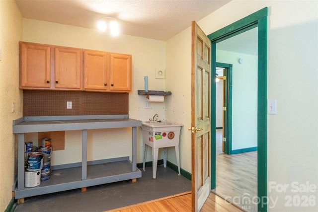196 Friar Tuck Lane, Maggie Valley, NC 28751