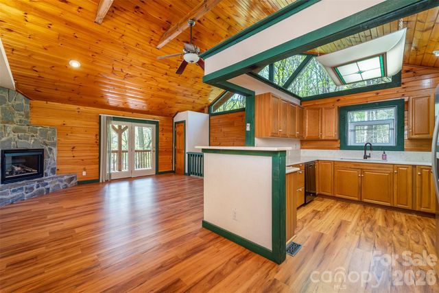 196 Friar Tuck Lane, Maggie Valley, NC 28751