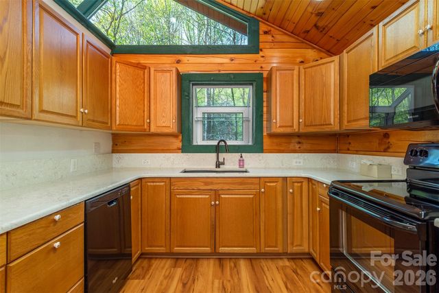 196 Friar Tuck Lane, Maggie Valley, NC 28751