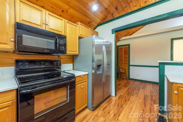 196 Friar Tuck Lane, Maggie Valley, NC 28751