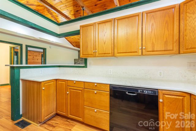 196 Friar Tuck Lane, Maggie Valley, NC 28751