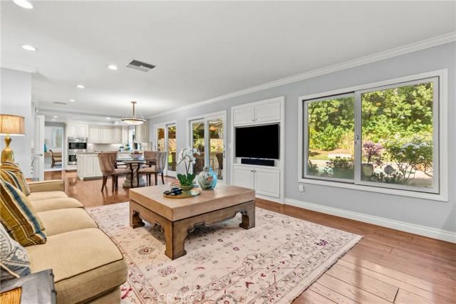 10216 Melvin, Northridge, CA 91324