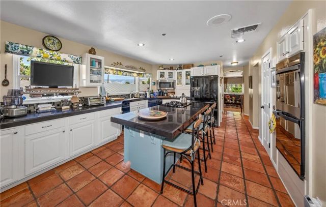 11530 Terracina Boulevard, Redlands, CA 92373