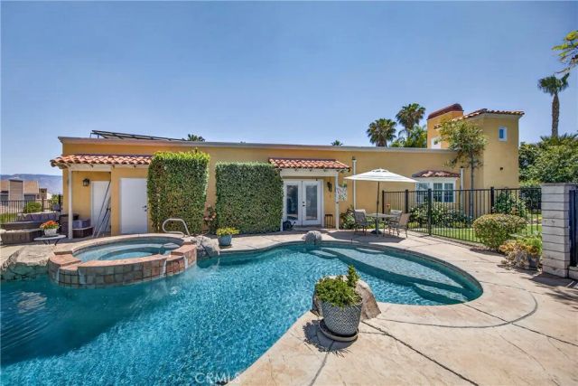 11530 Terracina Boulevard, Redlands, CA 92373