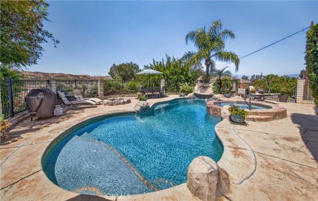 11530 Terracina Boulevard, Redlands, CA 92373