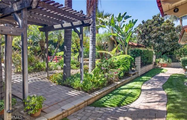 11530 Terracina Boulevard, Redlands, CA 92373