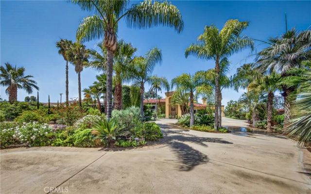 11530 Terracina Boulevard, Redlands, CA 92373