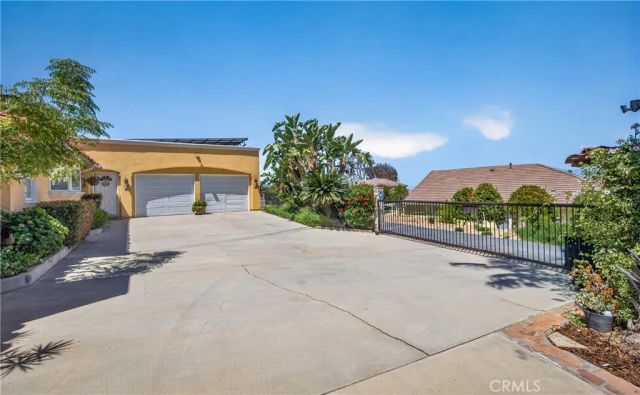 11530 Terracina Boulevard, Redlands, CA 92373