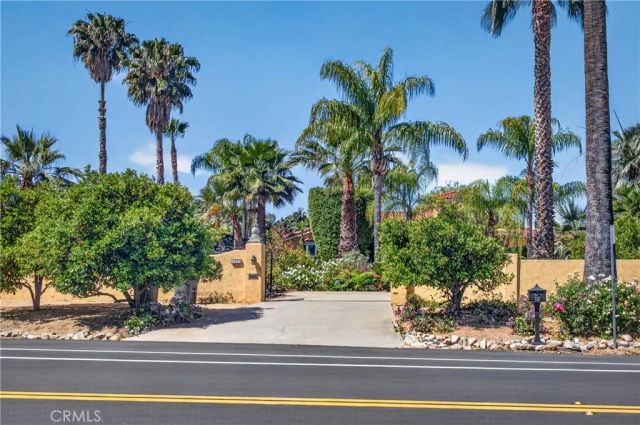 11530 Terracina Boulevard, Redlands, CA 92373