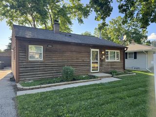 408 N Hine AVENUE, Waukesha, WI 53188