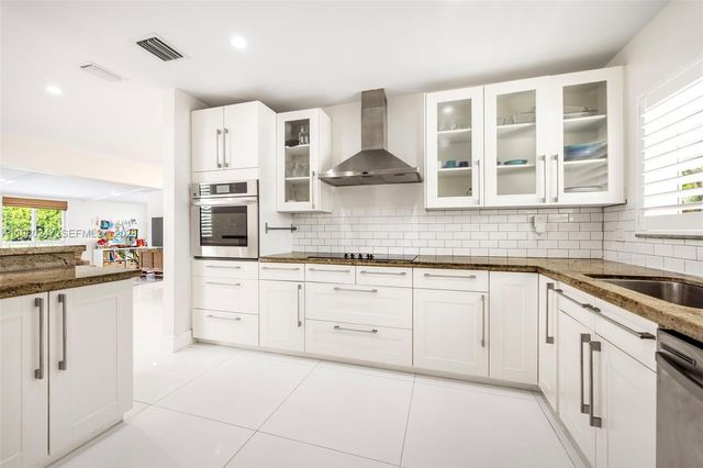 6609 SW 62nd Ter, South Miami, FL 33143