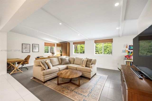 6609 SW 62nd Ter, South Miami, FL 33143