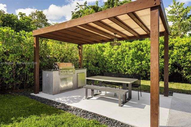 6609 SW 62nd Ter, South Miami, FL 33143