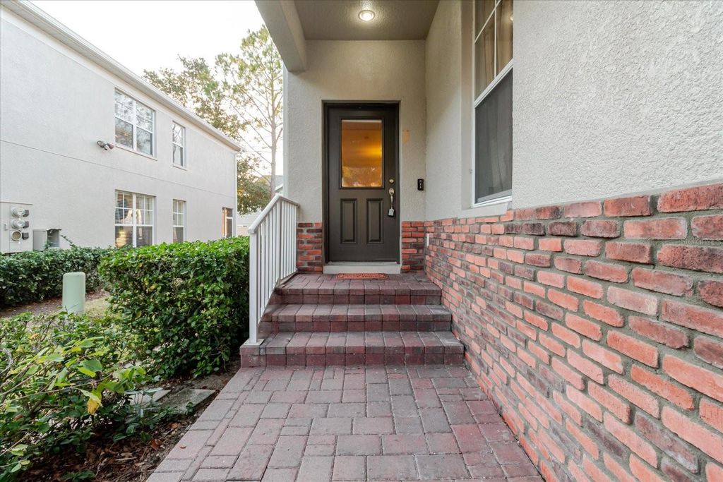 Image 12 of property listing at 1500 HILLVIEW LANE, Tarpon Springs, FL 34689