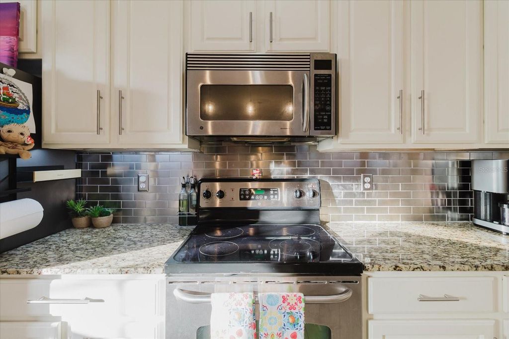 Image 30 of property listing at 1500 HILLVIEW LANE, Tarpon Springs, FL 34689