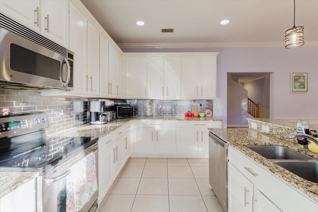 Image 31 of property listing at 1500 HILLVIEW LANE, Tarpon Springs, FL 34689