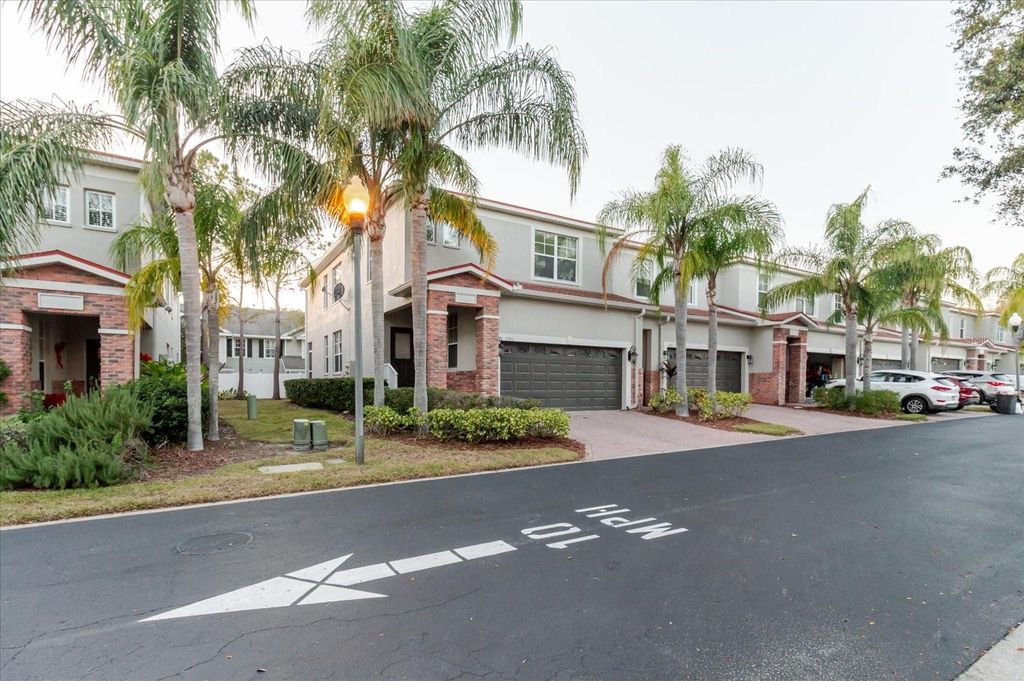 Image 7 of property listing at 1500 HILLVIEW LANE, Tarpon Springs, FL 34689