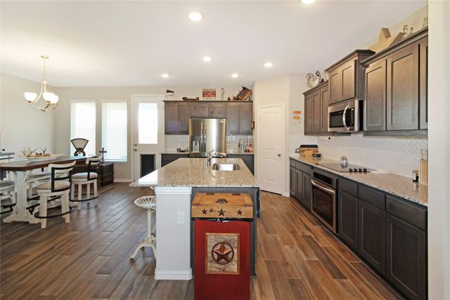 1154 County Road 138, Oak Ridge, TX 75161