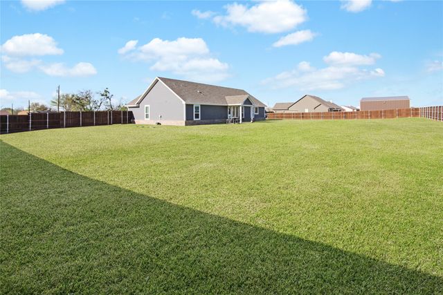 1154 County Road 138, Oak Ridge, TX 75161