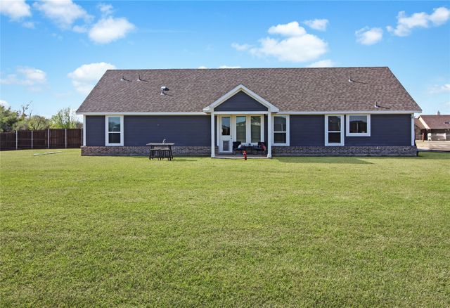 1154 County Road 138, Oak Ridge, TX 75161